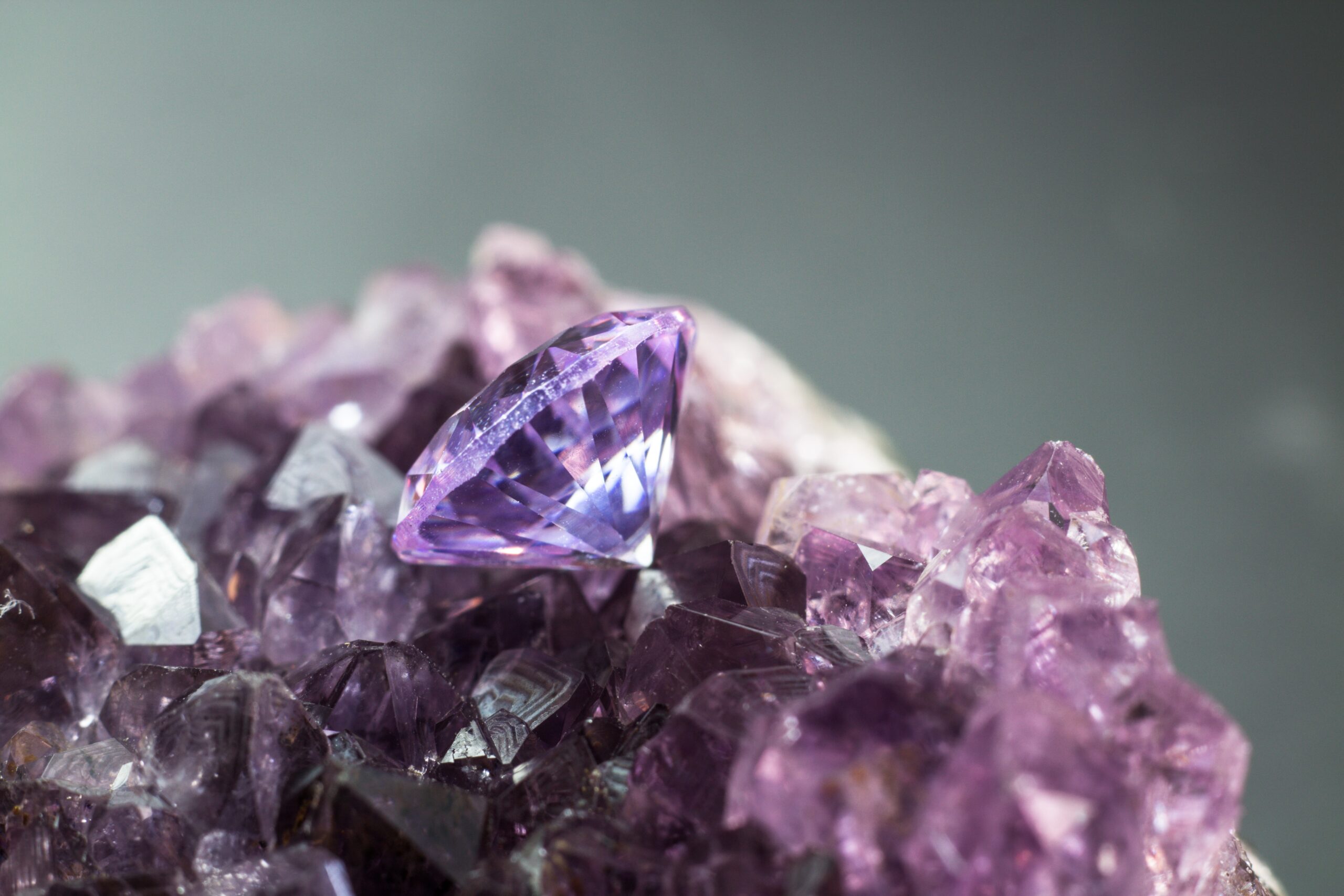 natural-purple-sapphire-gemstone-purple-amethyst-2024-12-06-14-36-31-utc